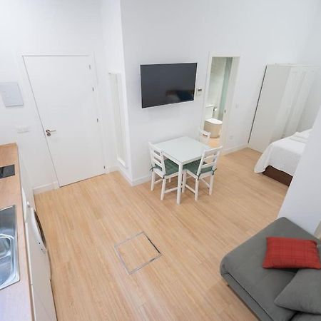 Estudio A Estrenar En San Bernardo Sevilla Bagian luar foto