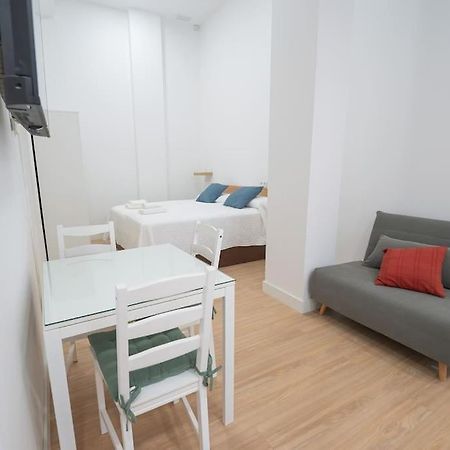Estudio A Estrenar En San Bernardo Sevilla Bagian luar foto