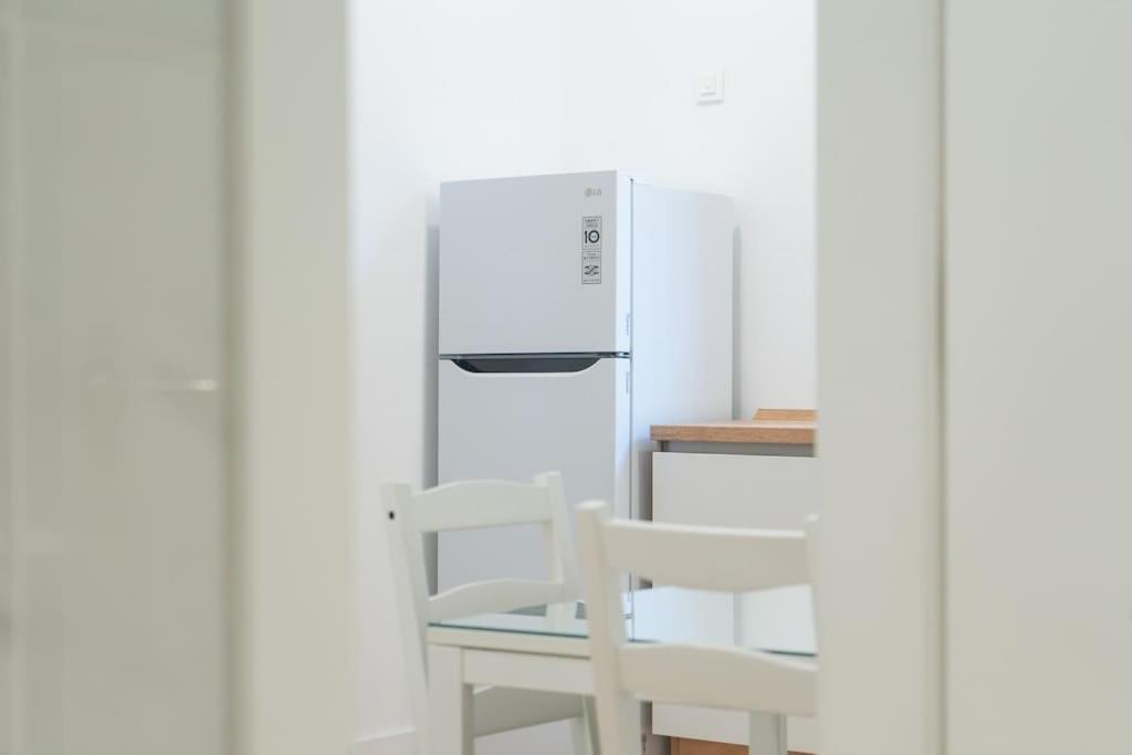 Estudio A Estrenar En San Bernardo Sevilla Bagian luar foto